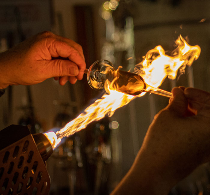 Traditionelle Glasbearbeitung mit Flamme