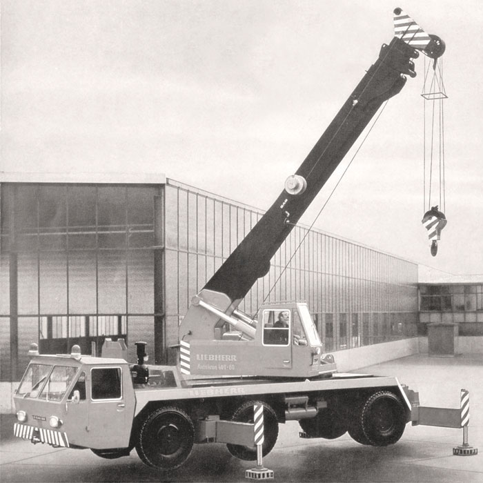 Hans Liebherr persönlich erfand 1949 den ersten fahrbaren Turmdrehkran.