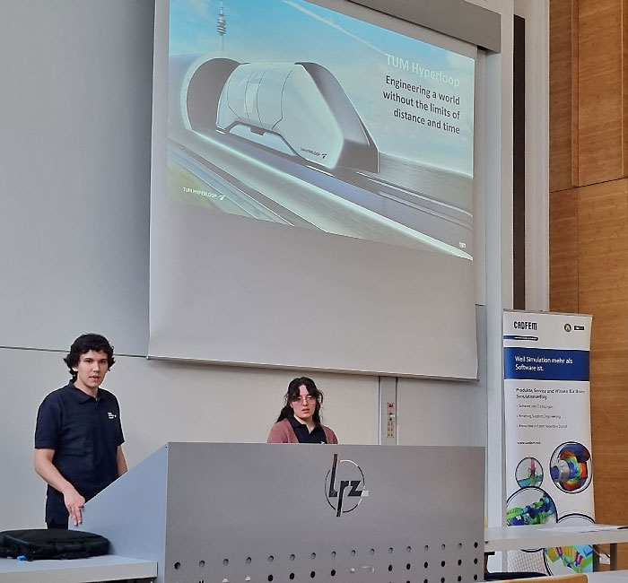 Présentation de l'Hyperloop de l’UTM lors de la journée de simulation CADFEM Ansys pour les jeunes ingénieurs de l’UTM au Leibniz Supercomputing Center à Garching.