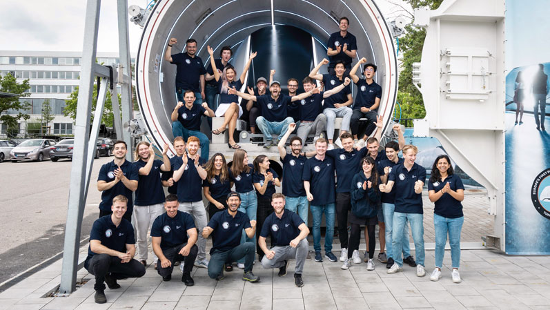 Près de 100 membres de l'équipe développent l'Hyperloop de l’UTM à Munich